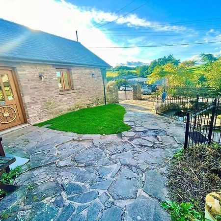 Stone Built Barn In A Beautiful Rural Setting Villa Llangwm-Isaf Dış mekan fotoğraf
