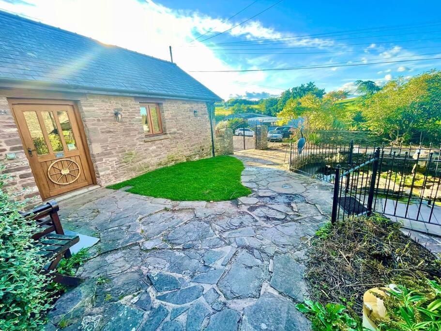 Stone Built Barn In A Beautiful Rural Setting Villa Llangwm-Isaf Dış mekan fotoğraf