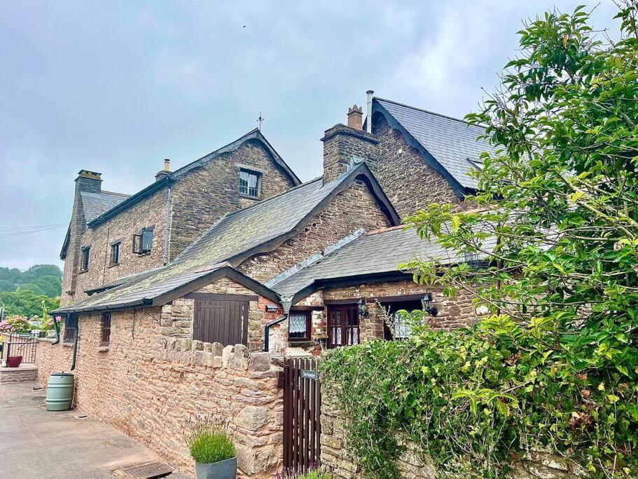 Stone Built Barn In A Beautiful Rural Setting Villa Llangwm-Isaf Dış mekan fotoğraf