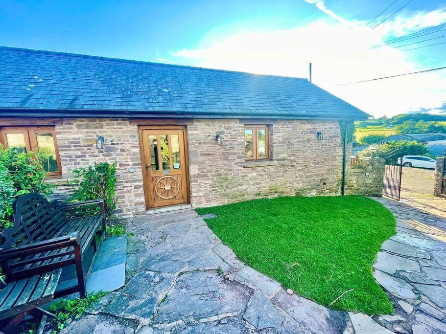 Stone Built Barn In A Beautiful Rural Setting Villa Llangwm-Isaf Dış mekan fotoğraf